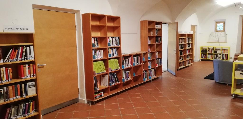 Gemeindebücherei Pettnau innen