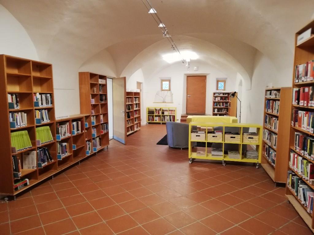 Gemeindebücherei Pettnau innen