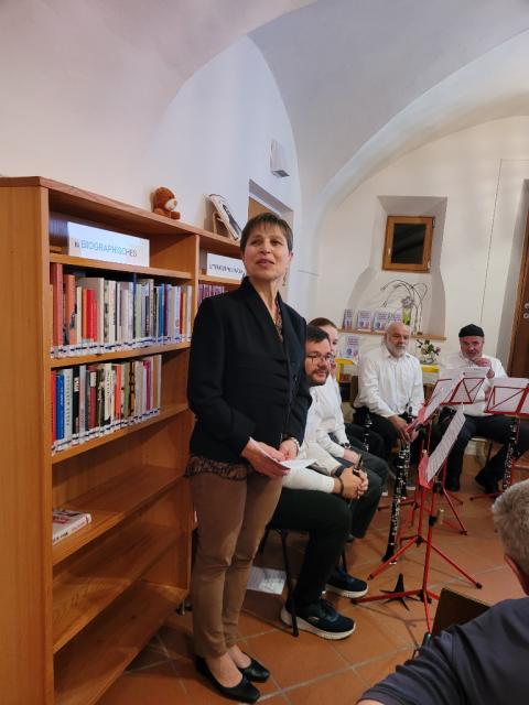 Frau Ladner bei der Begrüßung