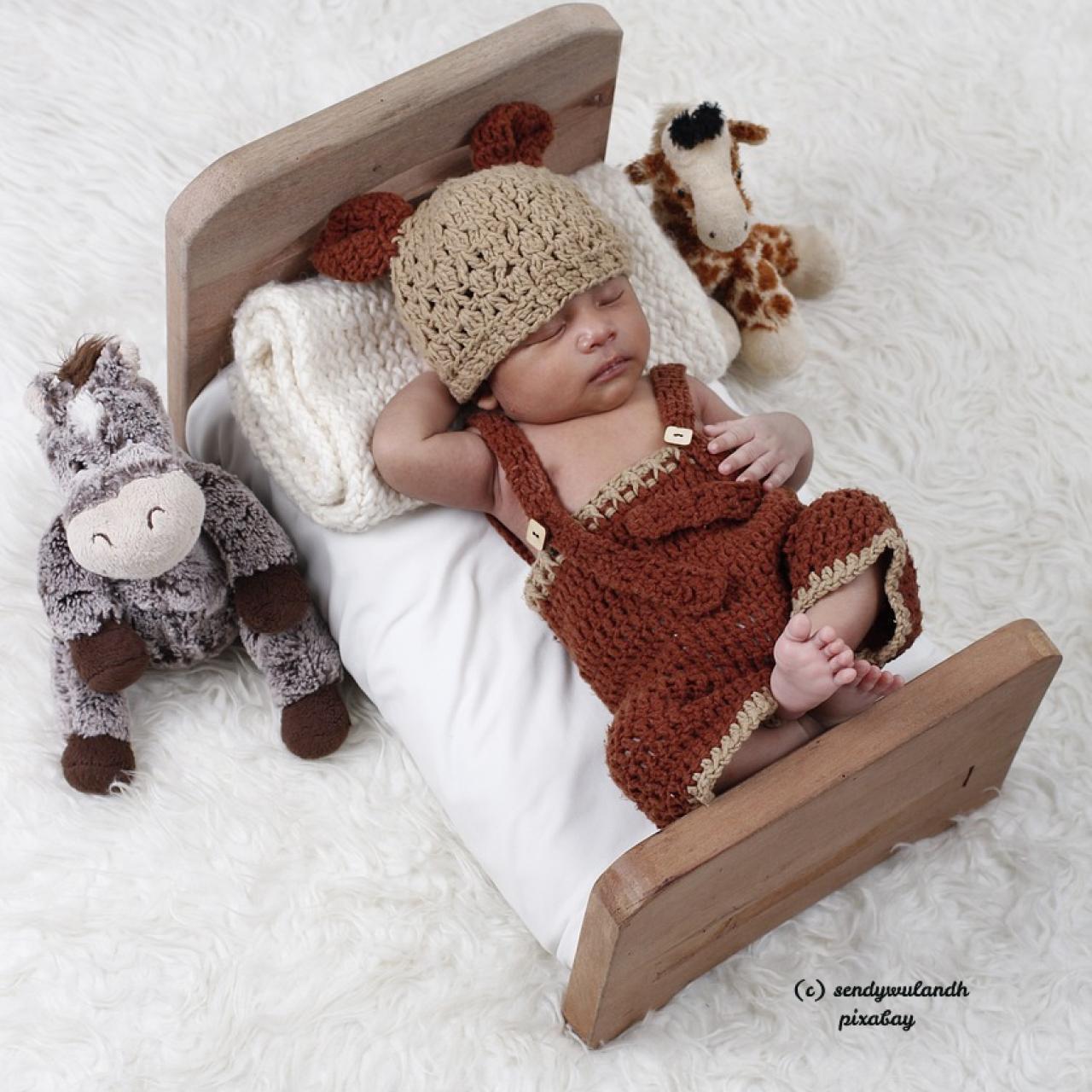 Foto: Schlafende Puppe in Puppenbett